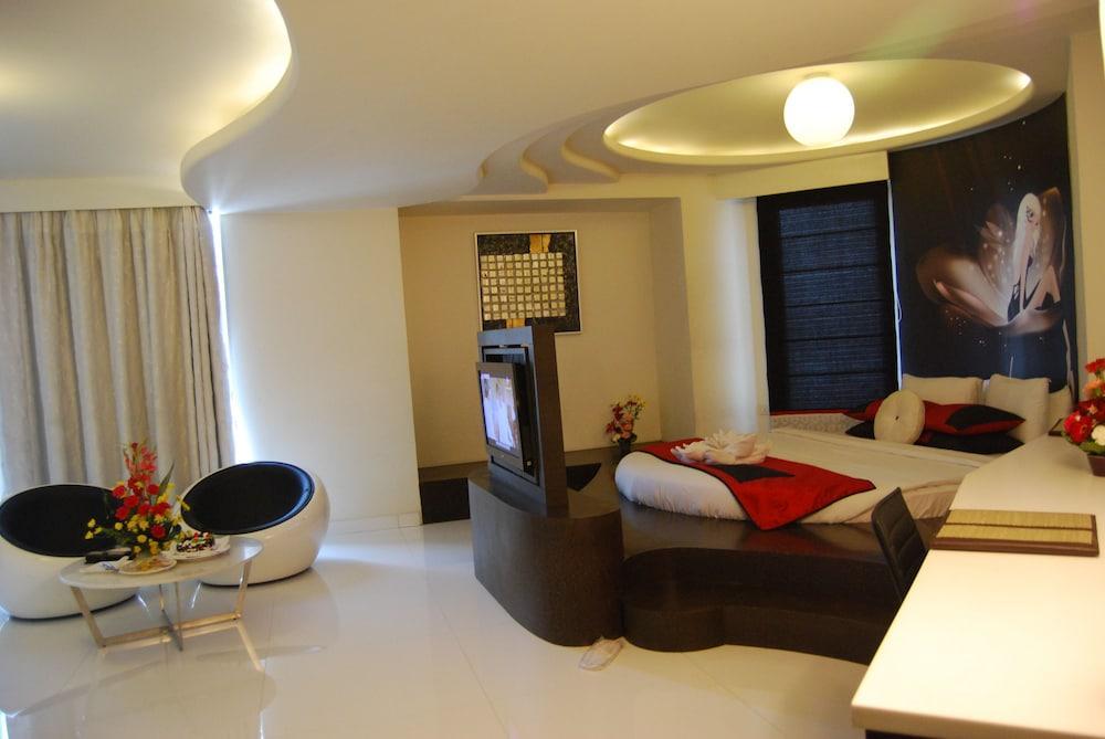 Barsana Hotel & Resort Siliguri Ngoại thất bức ảnh